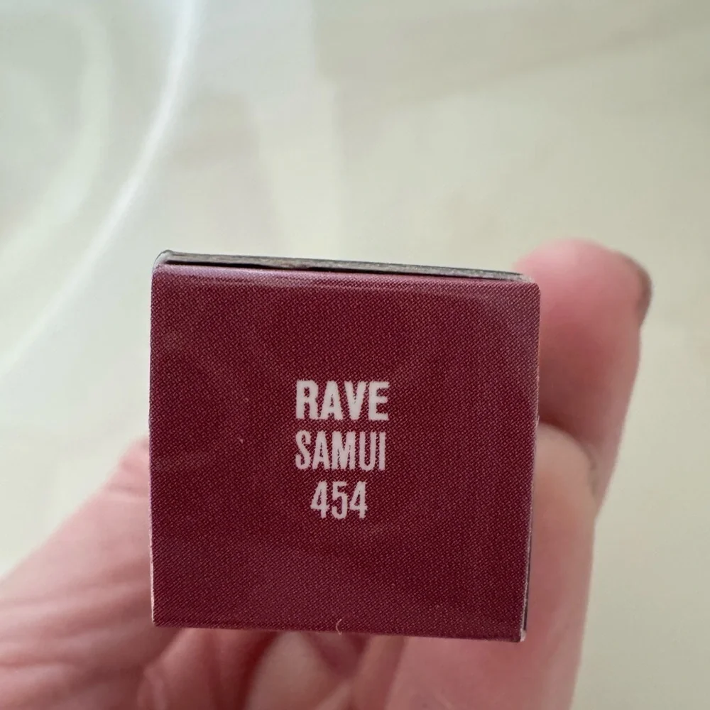 NWT IL MAKIAGE RAVE LIP CRAYON SUPER SHEER LIP COLOR Samui